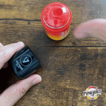 voltbar switch 10k disposable pod demonstration of ejuice cartridge inserting into battery body